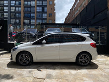 Cargar imagen en el visor de la galería, BMW 218I Active Tourer Modelo 2021
