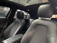 Cargar imagen en el visor de la galería, Mercedes-Benz A200 Hatchback Modelo 2020
