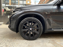 Cargar imagen en el visor de la galería, BMW X5 xDrive45E Blindada Modelo 2022
