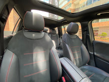 Cargar imagen en el visor de la galería, Mercedes-Benz GLB 200 Modelo 2024
