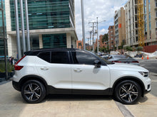 Cargar imagen en el visor de la galería, Volvo XC40 T4 Modelo 2019

