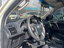 Cargar imagen en el visor de la galería, Toyota Prado TXL Modelo 2014
