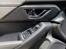Cargar imagen en el visor de la galería, Subaru Crosstrek ES Modelo 2024
