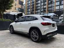 Cargar imagen en el visor de la galería, Mercedes-Benz GLA 200 Modelo 2022
