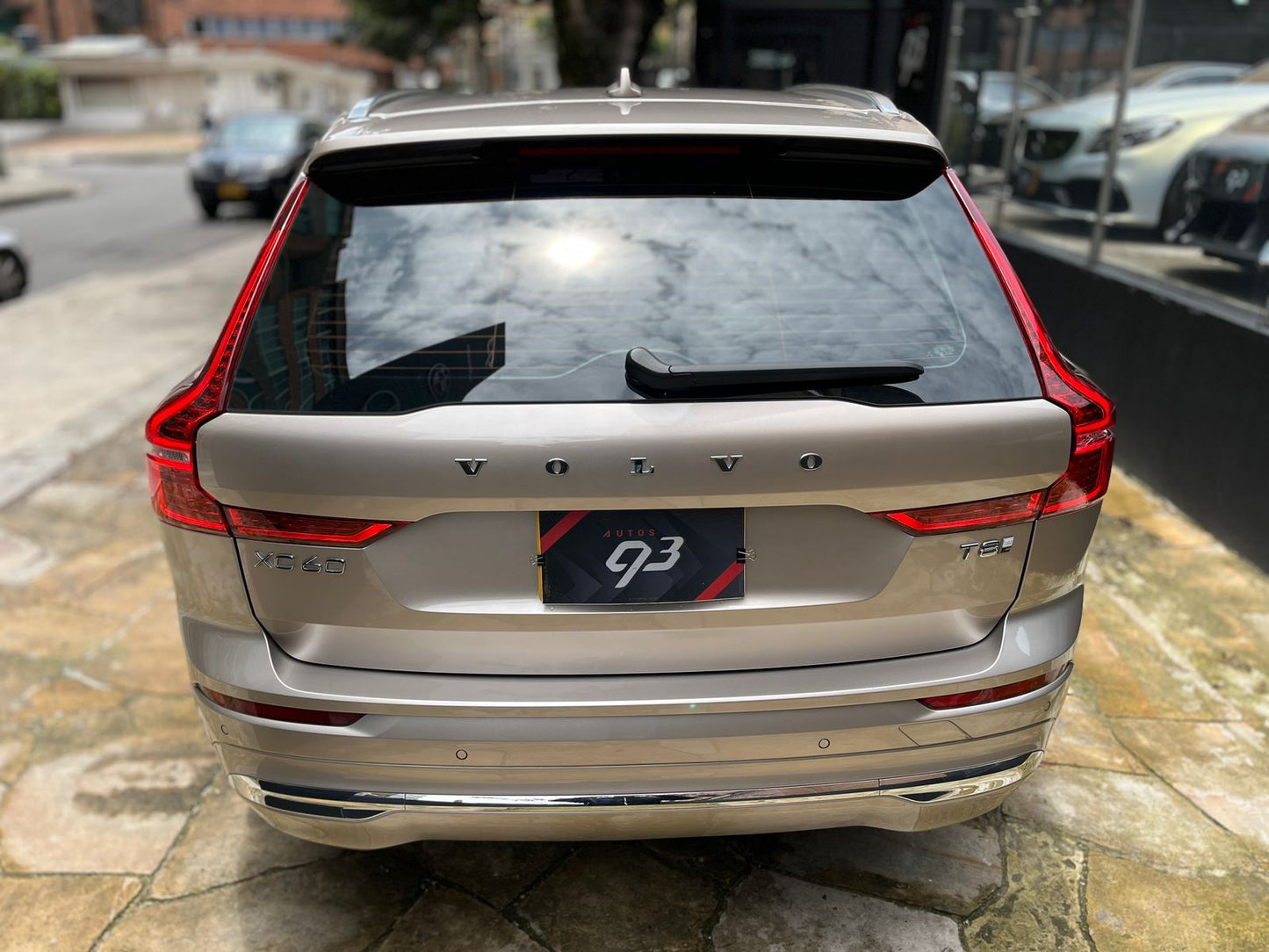 Volvo XC60 T8 Recharge Modelo 2025 - Autos 93