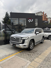 Cargar imagen en el visor de la galería, Toyota Land cruiser 300 ZX Modelo 2023
