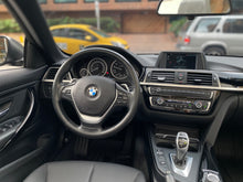 Cargar imagen en el visor de la galería, BMW 420I Cabrio Modelo 2018
