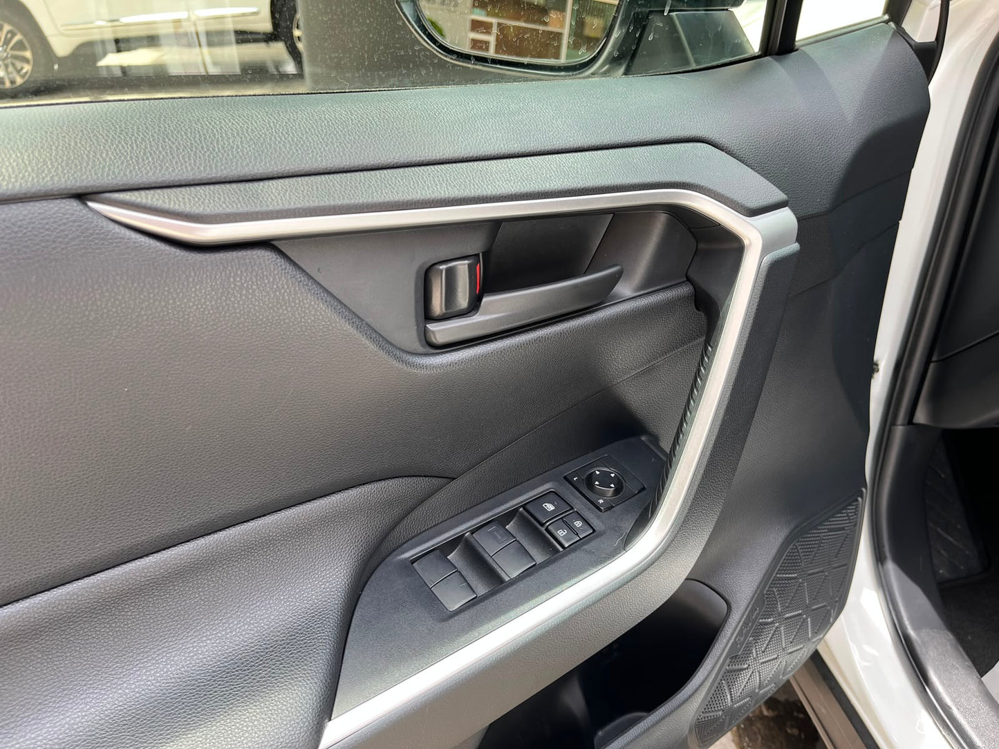 Toyota RAV4 LE Hybrid Modelo 2024