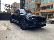 Cargar imagen en el visor de la galería, BMW X5 xDrive45E Blindada Modelo 2022
