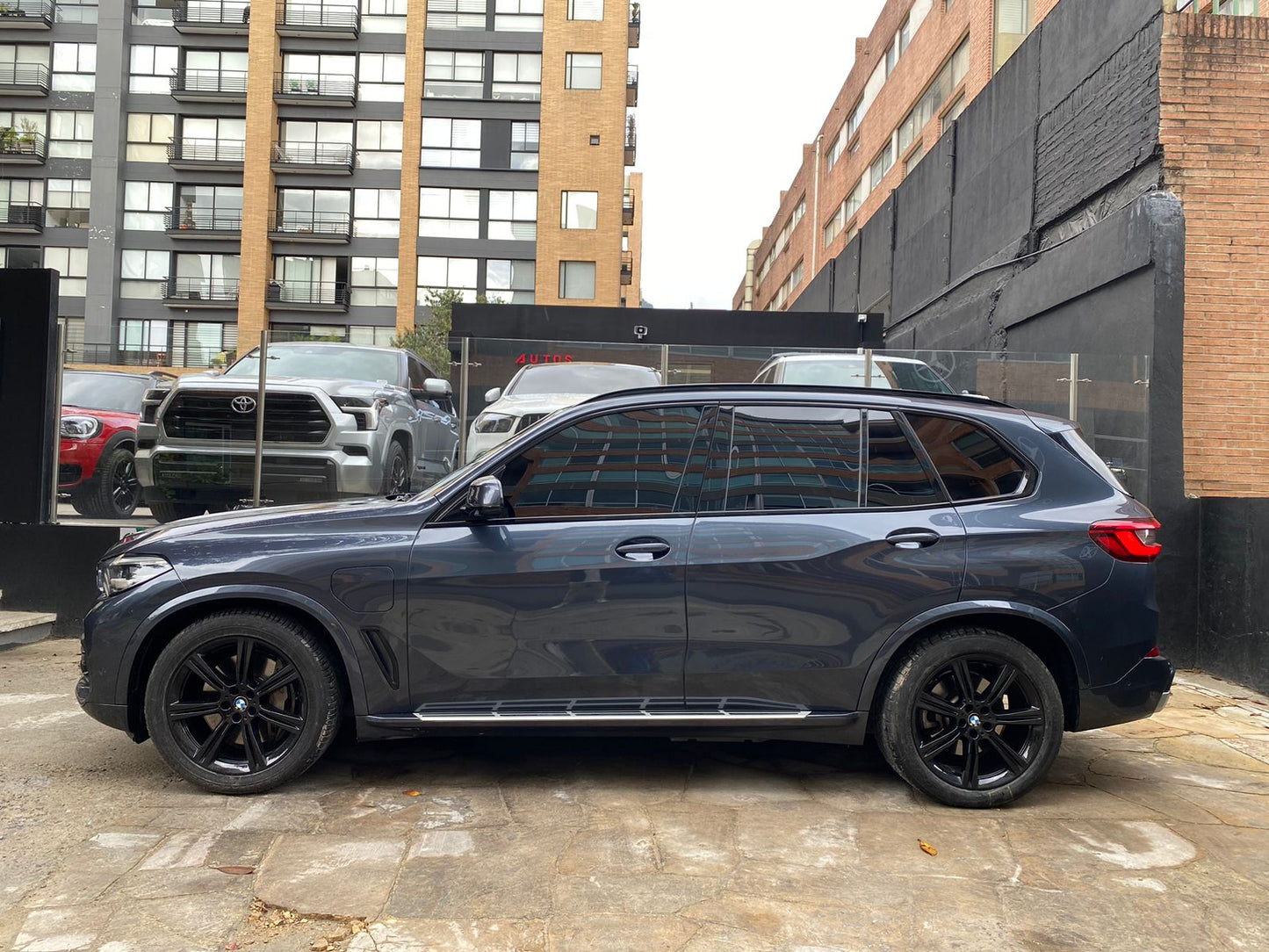 BMW X5 xDrive45E Blindada Modelo 2020 Híbrida - Autos 93