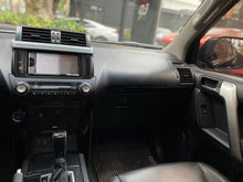 Cargar imagen en el visor de la galería, Toyota Prado TXL Modelo 2015
