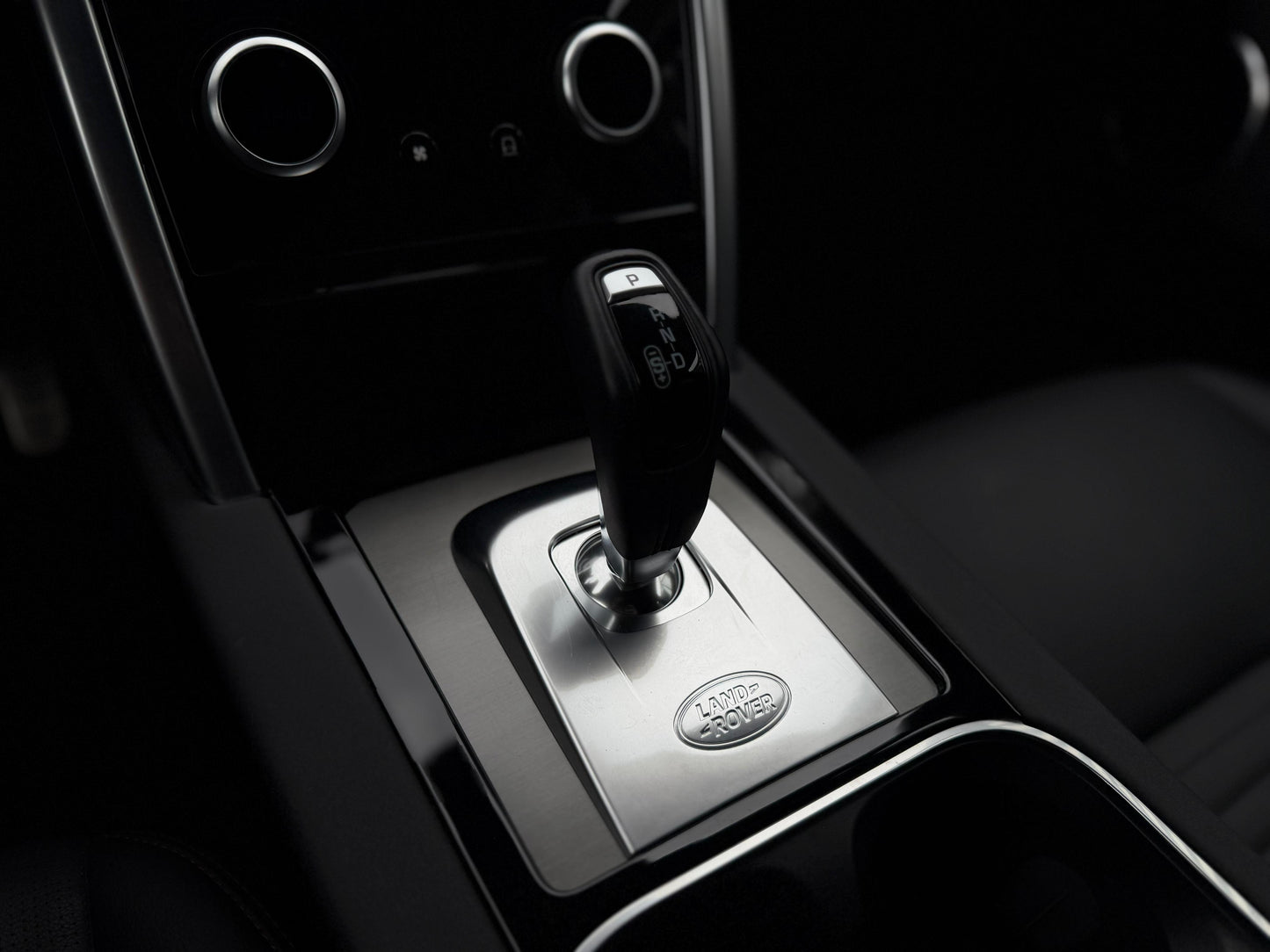 Land Rover Discovery MHEV Modelo 2023 - Autos 93
