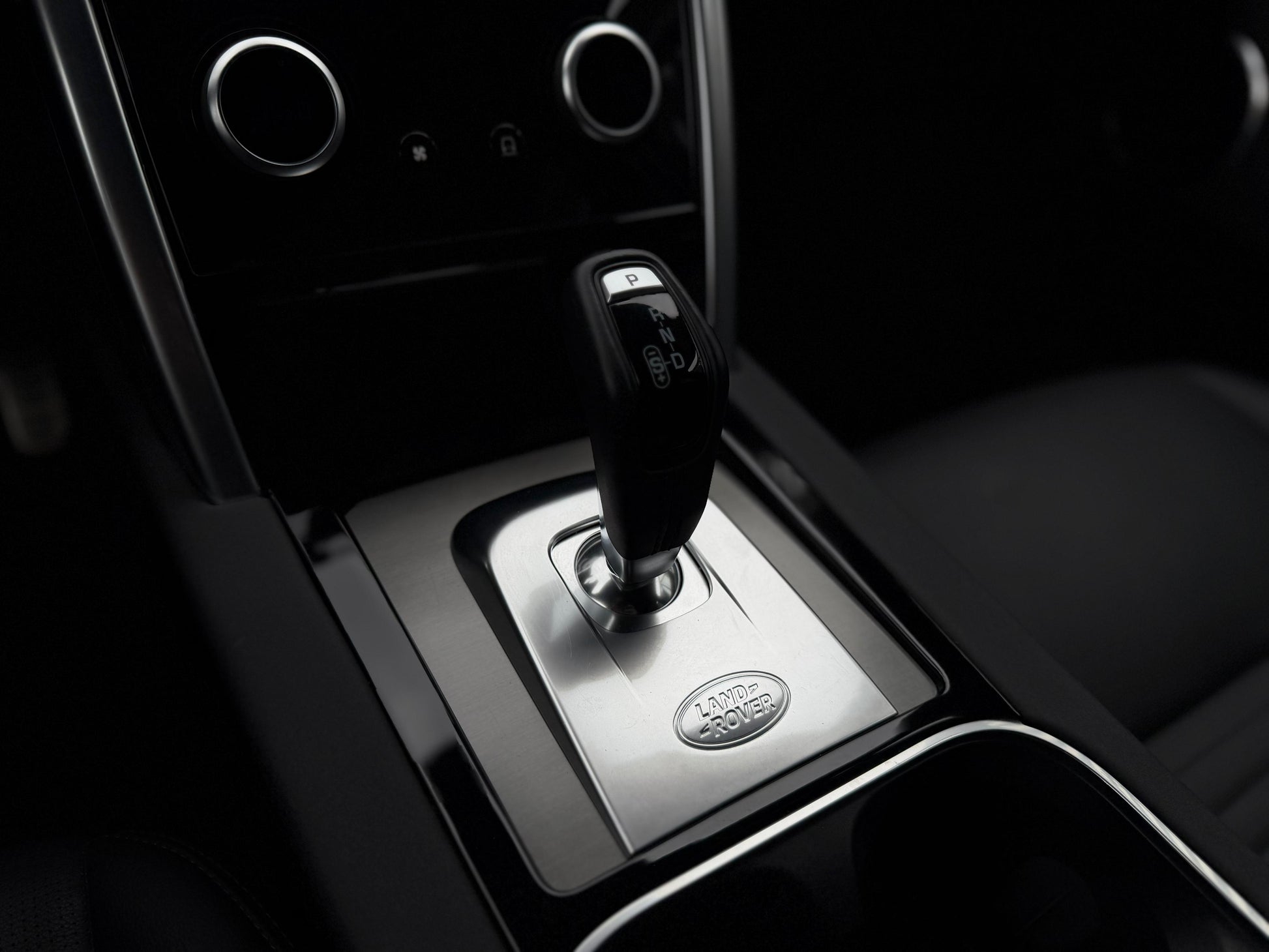 Land Rover Discovery MHEV Modelo 2023 - Autos 93