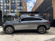 Cargar imagen en el visor de la galería, Mercedes-Benz GLC 300E Coupé Modelo 2022
