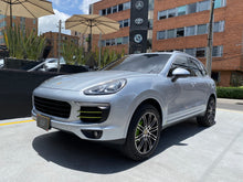 Cargar imagen en el visor de la galería, Porsche Cayenne Modelo 2016
