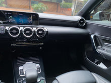Cargar imagen en el visor de la galería, Mercedes-Benz A200 HatchBack Modelo 2019
