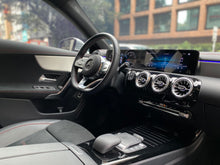 Cargar imagen en el visor de la galería, Mercedes-Benz CLA 200 Modelo 2023
