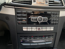 Cargar imagen en el visor de la galería, Mercedes-Benz E200 Cabriolet Modelo 2014
