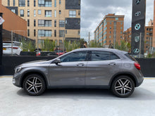 Cargar imagen en el visor de la galería, Mercedes-Benz GLA 200 Modelo 2019
