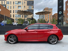 Cargar imagen en el visor de la galería, BMW 120I Paquete M Modelo 2019
