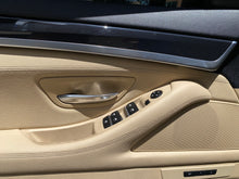 Cargar imagen en el visor de la galería, BMW 528I Modelo 2016
