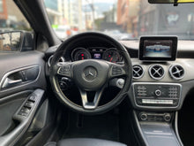 Cargar imagen en el visor de la galería, Mercedes-Benz GLA 200 Modelo 2018
