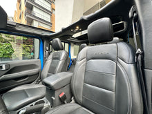 Cargar imagen en el visor de la galería, Jeep Wrangler Rubicon Sahara Modelo 2022
