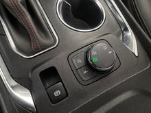 Cargar imagen en el visor de la galería, Chevrolet Traverse RS Modelo 2023
