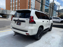 Cargar imagen en el visor de la galería, Toyota Prado TXL Blindada Modelo 2018
