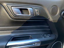 Cargar imagen en el visor de la galería, Ford Mustang GT Modelo 2020
