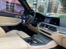 Cargar imagen en el visor de la galería, BMW X5 xDrive45E Blindada Modelo 2022
