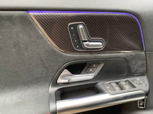 Cargar imagen en el visor de la galería, Mercedes-Benz GLA 250 4MATIC Hibrida Modelo 2025
