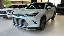 Cargar imagen en el visor de la galería, Toyota Grand Highlander Platinum Hibrida Modelo 2024
