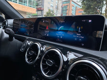 Cargar imagen en el visor de la galería, Mercedes-Benz A200 Sedan Modelo 2020
