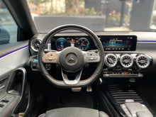 Cargar imagen en el visor de la galería, Mercedes-Benz A200 Sedan Modelo 2022
