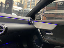 Cargar imagen en el visor de la galería, Mercedes-Benz CLA 200 Modelo 2023
