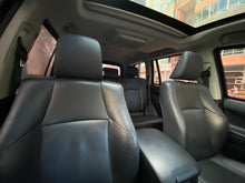 Cargar imagen en el visor de la galería, Toyota Land Cruiser Prado VXL Blindada Modelo 2018
