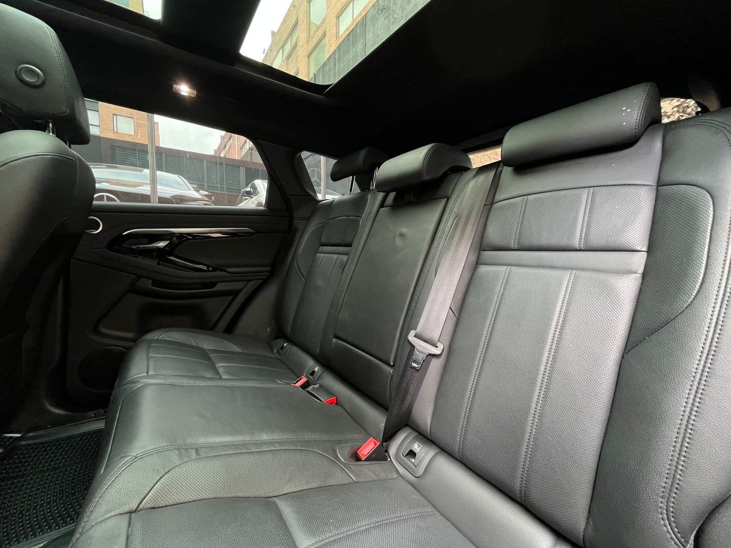 Land Rover Range Rover Evoque R-Dynamic Bronze Modelo 2023