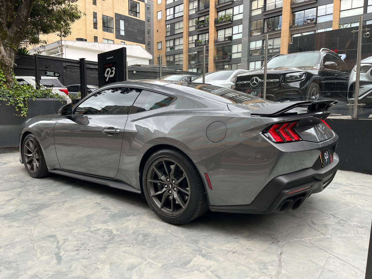 Ford Mustang Dark Horse Modelo 2025