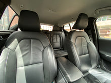 Cargar imagen en el visor de la galería, Volvo XC40 B4 Híbrido Modelo 2023

