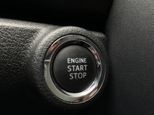 Cargar imagen en el visor de la galería, Toyota Fortuner SRV Modelo 2022
