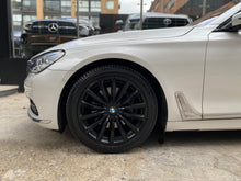Cargar imagen en el visor de la galería, BMW 740I Blindado Modelo 2016
