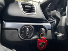 Cargar imagen en el visor de la galería, Porsche Cayman GTS Modelo 2015
