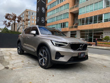 Cargar imagen en el visor de la galería, Volvo XC40 B4 Híbrido Modelo 2023
