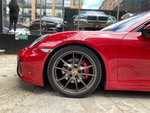 Cargar imagen en el visor de la galería, Porsche Cayman GTS Modelo 2015
