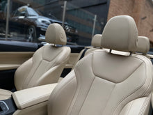 Cargar imagen en el visor de la galería, BMW 420I Cabriolet Modelo 2024
