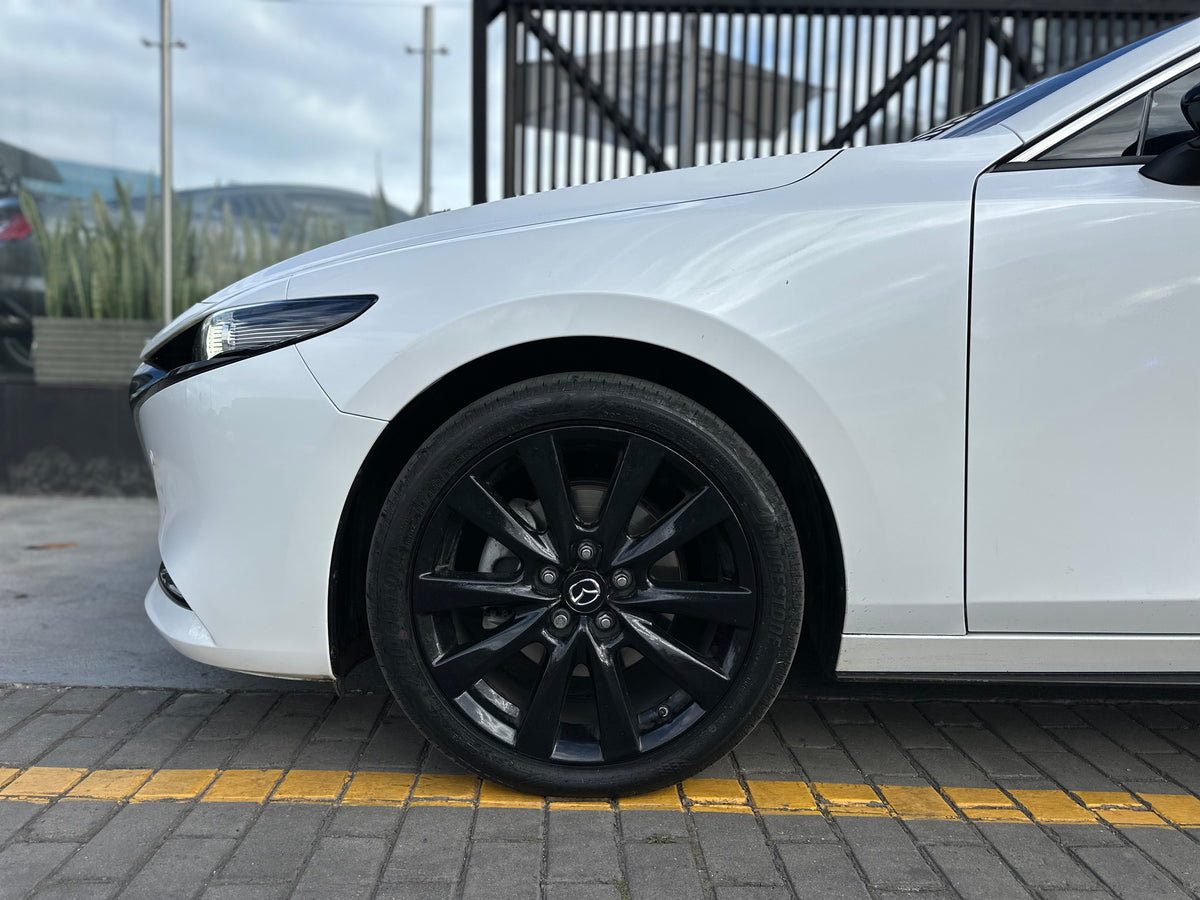 Mazda 3 Grand Touring LX Carbon Edition Modelo 2026