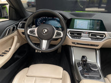 Cargar imagen en el visor de la galería, BMW M440I xDrive Cabriolet Modelo 2022

