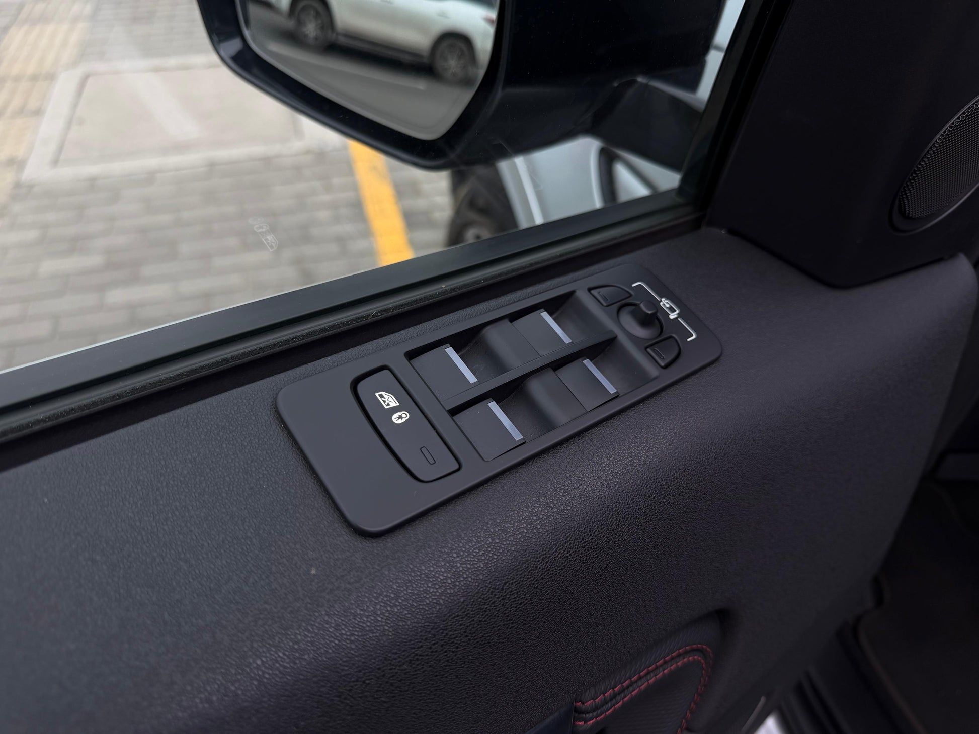 Land Rover Discovery MHEV Modelo 2023 - Autos 93