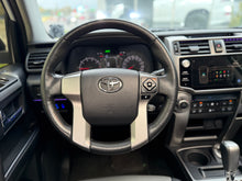 Cargar imagen en el visor de la galería, Toyota 4Runner SR5 Modelo 2023 - Autos 93
